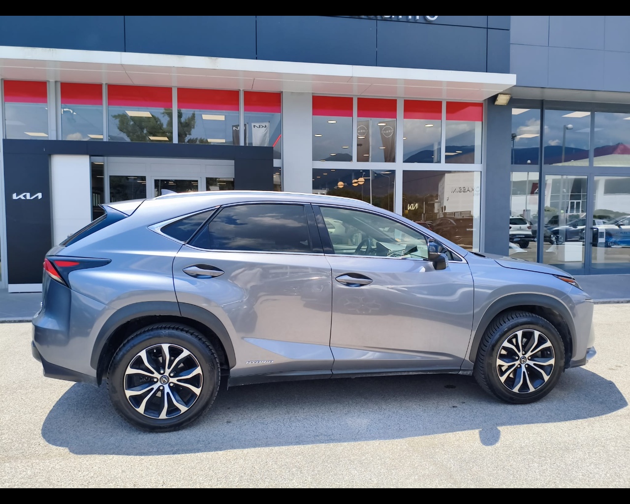Foto LEXUS NX 300h 2.5 F-Sport 4wd cvt