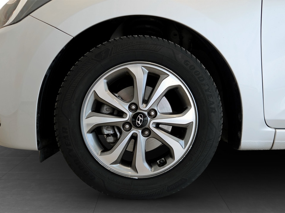 HYUNDAI i20 5p 1.2 mpi Tech 75cv Benzina usato - 18