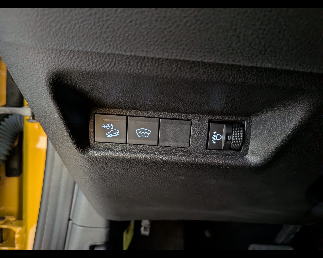 Foto JEEP Avenger 1.2 turbo e-hybrid mhev Summit fwd 110cv edct6