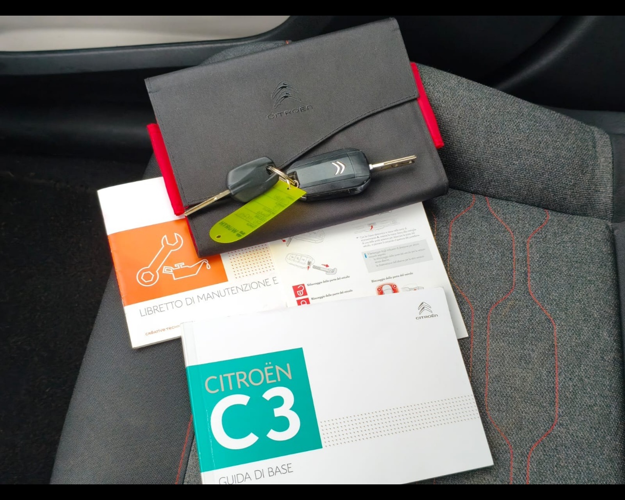 Foto CITROEN C3 1.2 puretech Shine 82cv