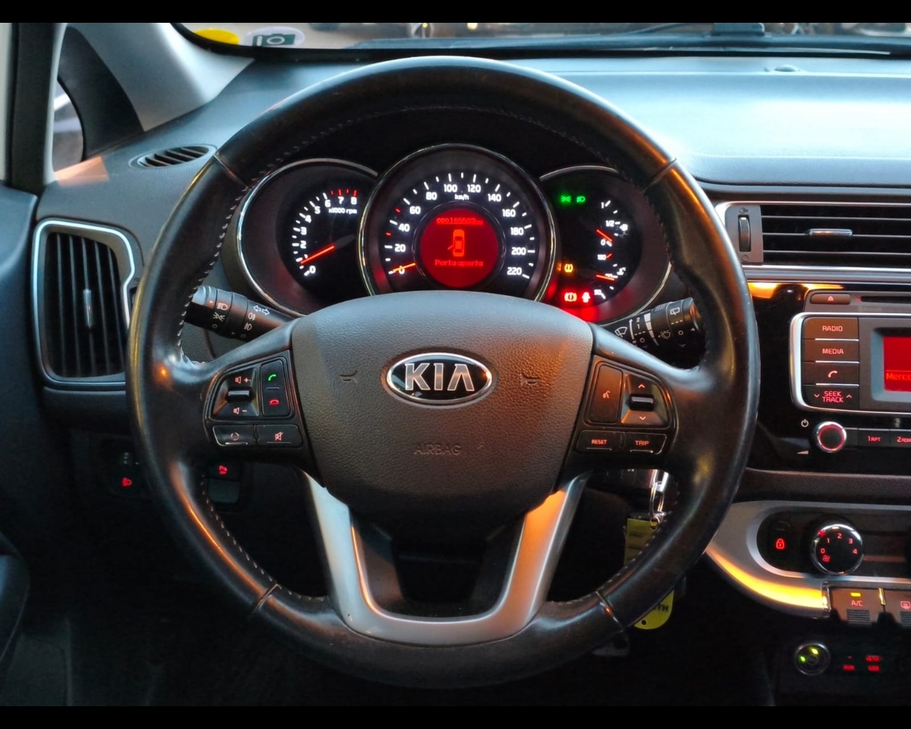 Foto KIA Rio 5p 1.2 Cool eco Gpl