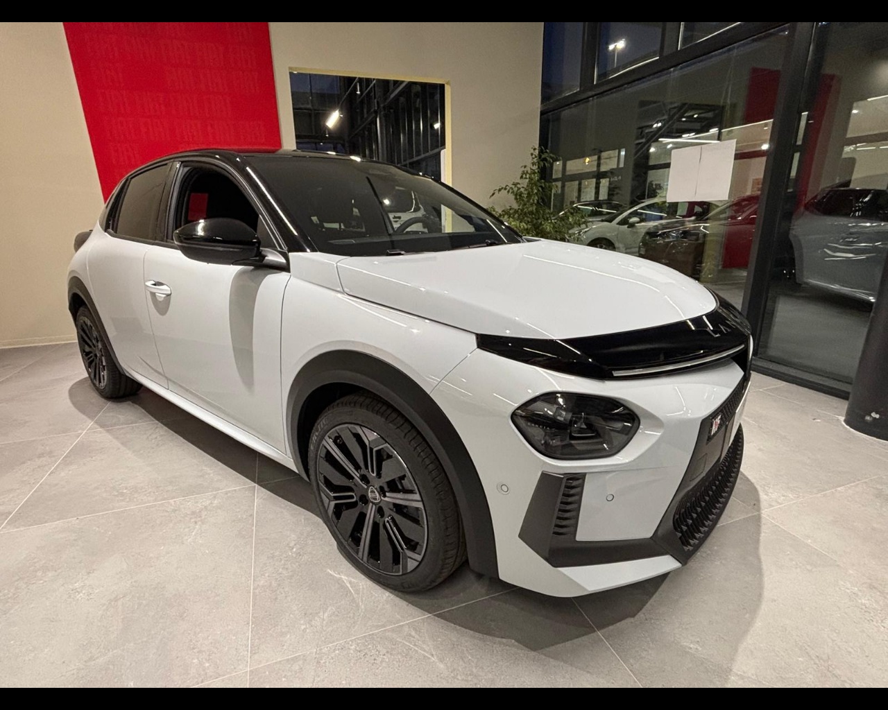 LANCIA Nuova Ypsilon Ibrida Nuova Ypsilon Hf Line 1.2 110cv Ibrida Usata