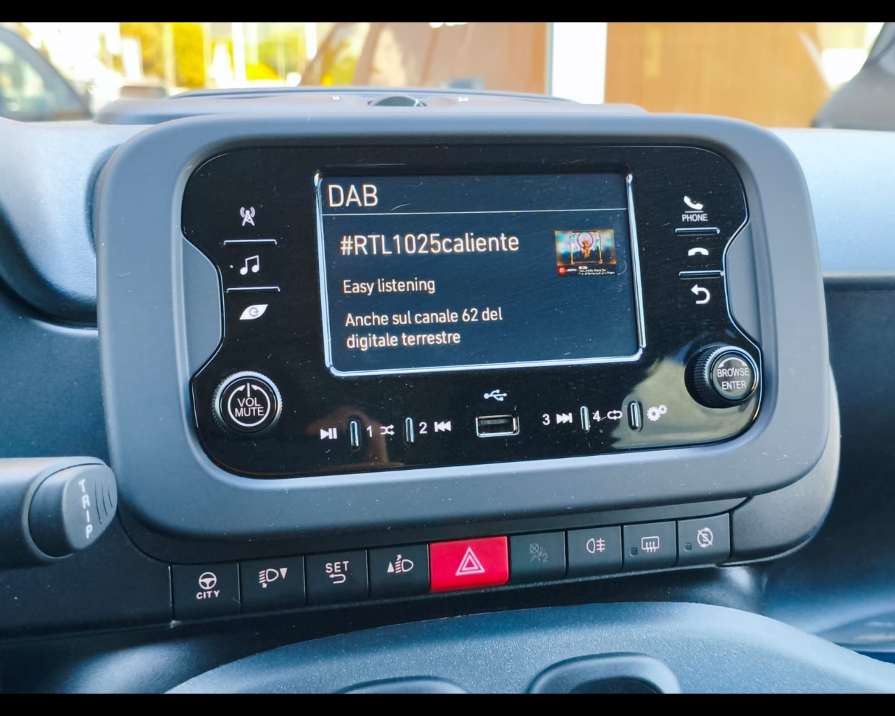 Foto FIAT Panda 1.0 firefly hybrid s&s 70cv