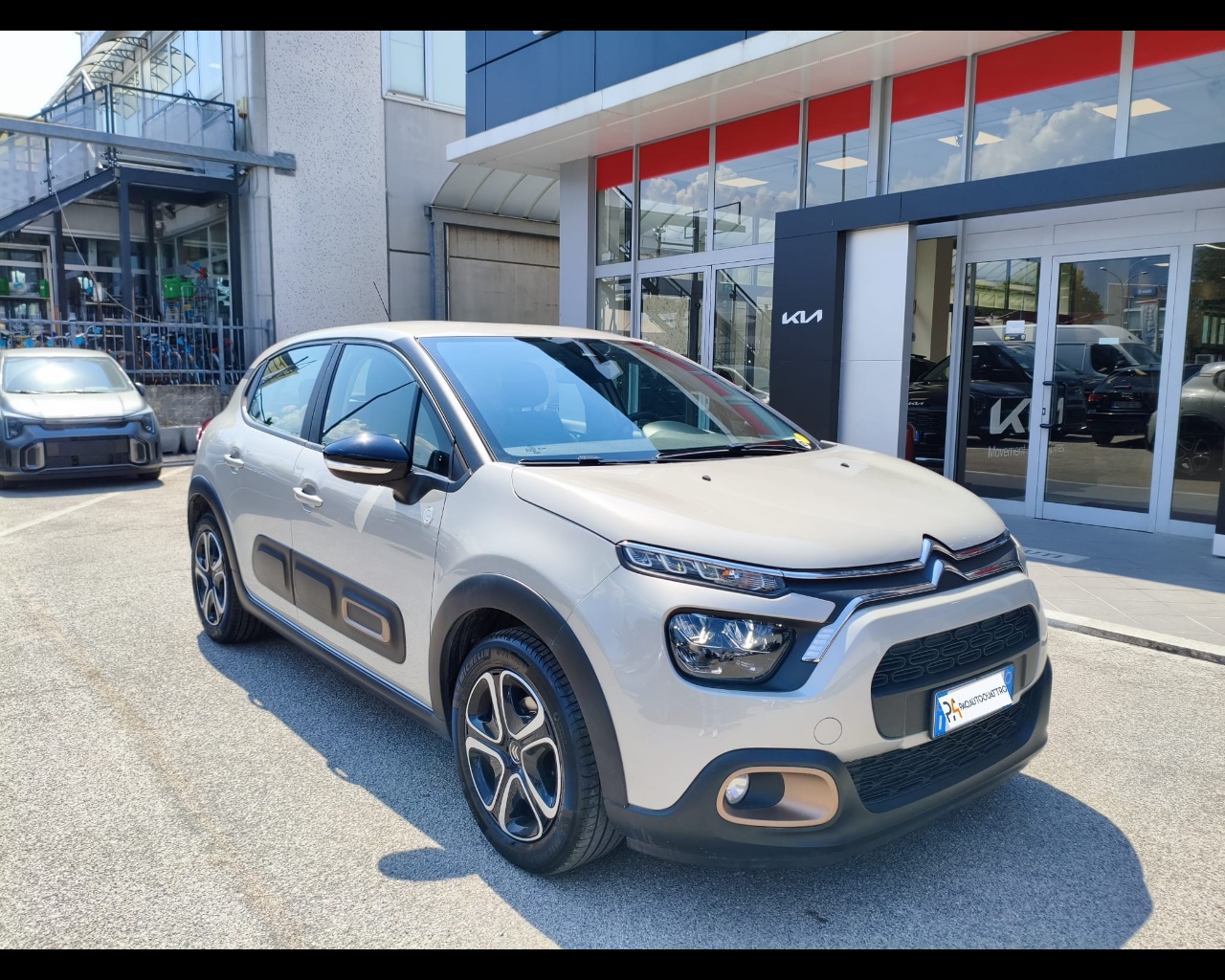 Foto CITROEN C3 1.2 puretech C-Series s&s 83cv neopatentati