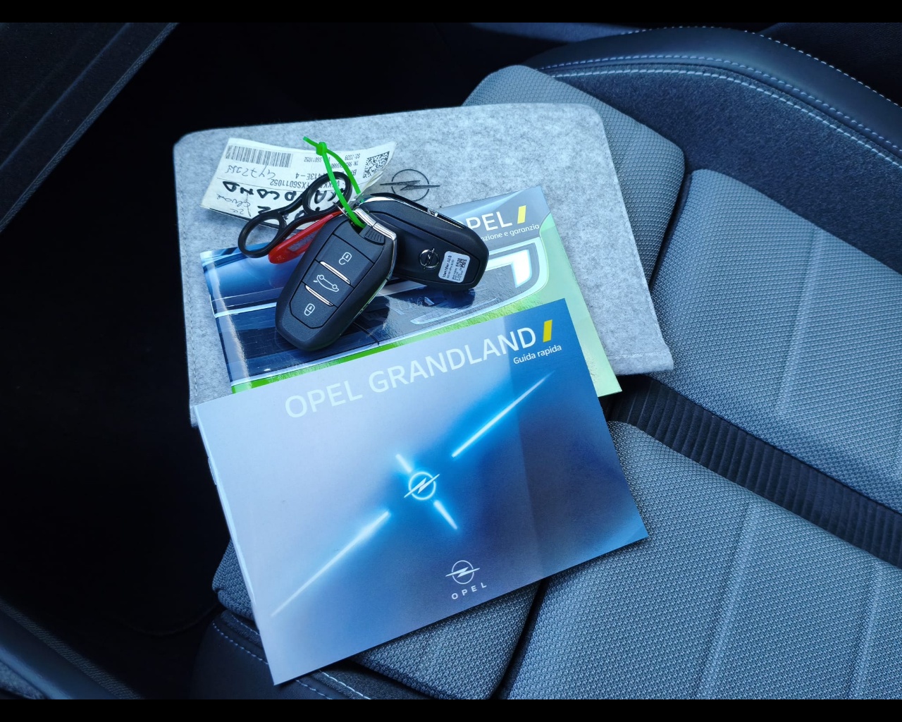 Foto OPEL Grandland 1.2 hybrid GS 136cv e-dcs6