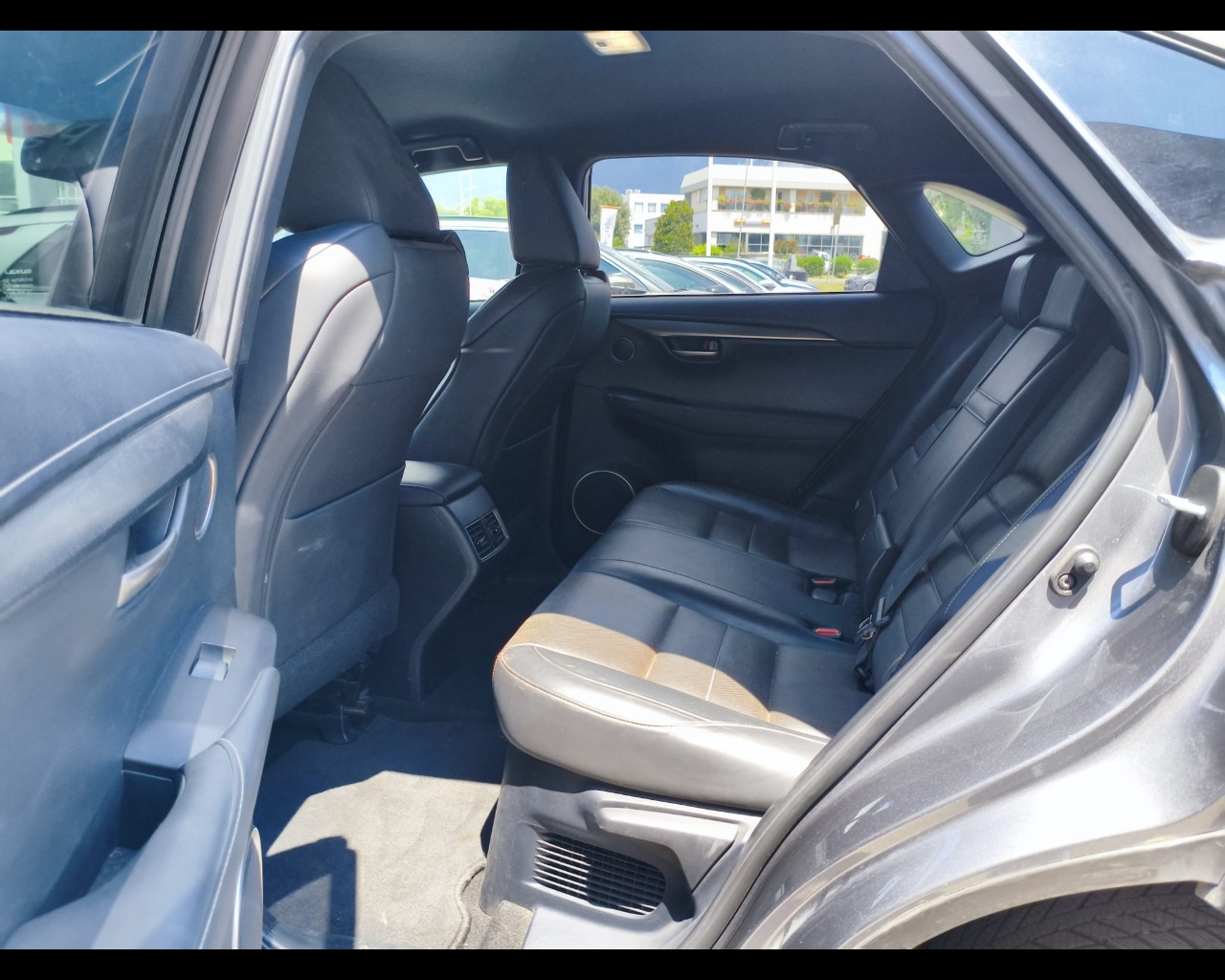 Foto LEXUS NX 300h 2.5 F-Sport 4wd cvt