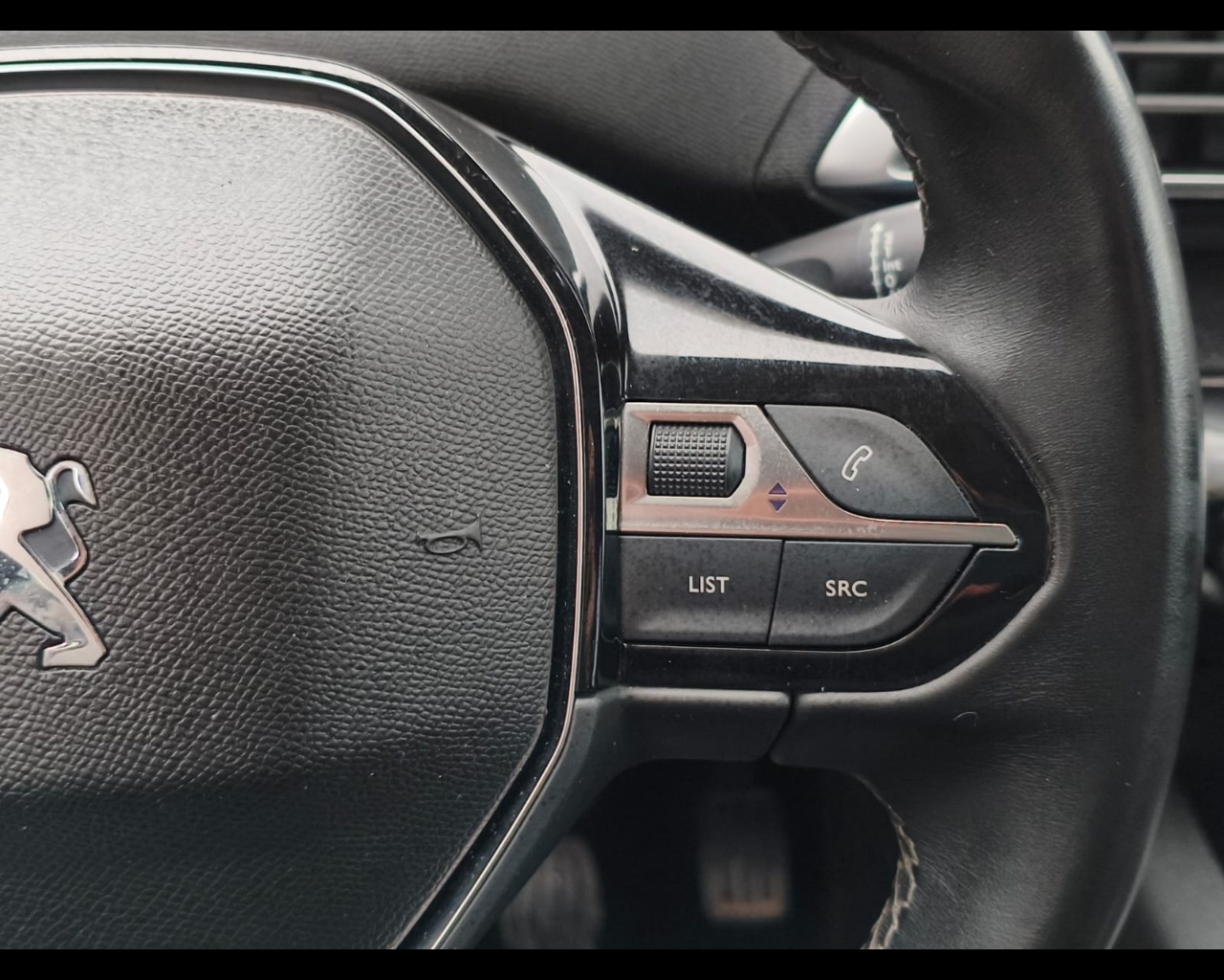 Foto PEUGEOT 3008 1.5 bluehdi Allure s&s 130cv