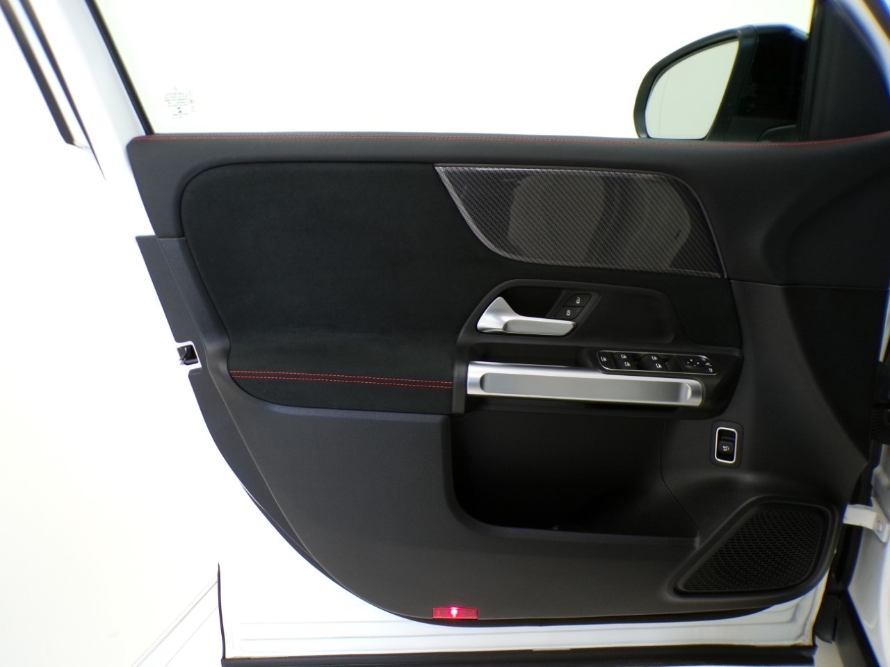 Mercedes GLB GLB 180 D Premium 8G-DCT - 11