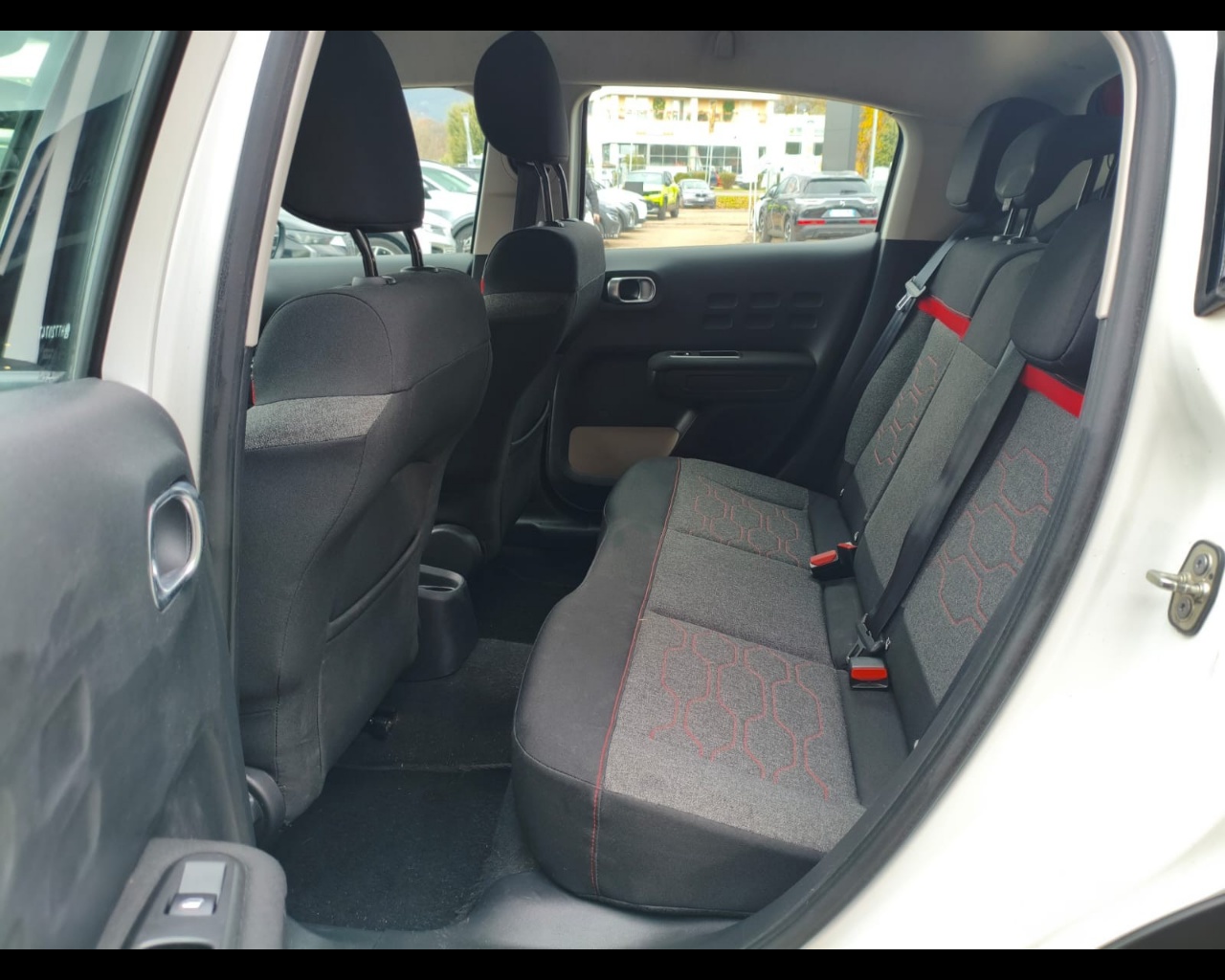 Foto CITROEN C3 1.2 puretech Shine 82cv