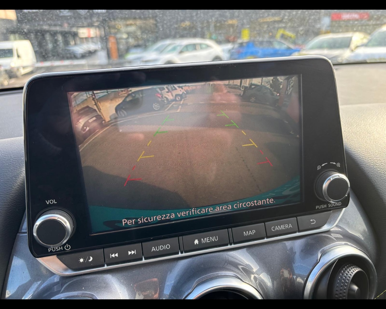 Foto NISSAN Juke 1.0 dig-t Kiiro 114cv