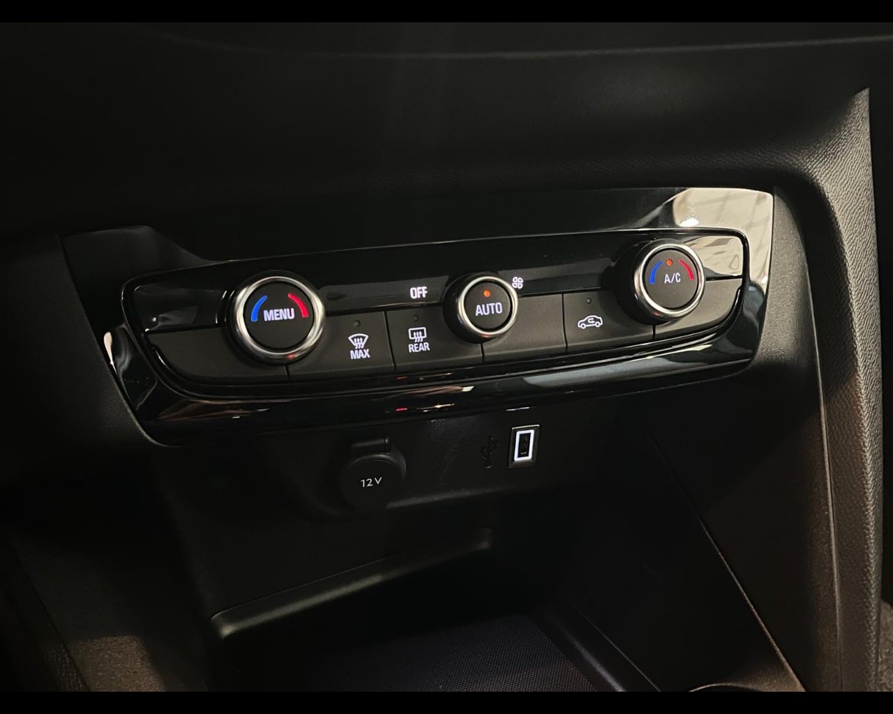 Foto OPEL Corsa full electric Nuova Yes 136cv