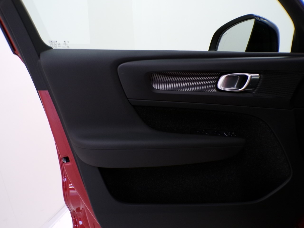 Volvo XC40 XC40 2.0 D4 R-Design AWD Geartronic - 11