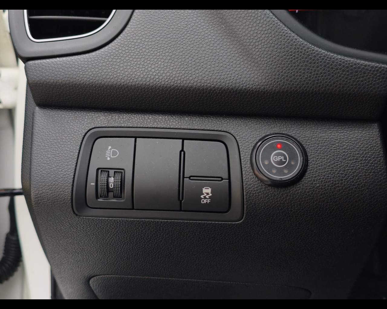 Foto HYUNDAI i20 5p 1.2 mpi Connectline econext Gpl 73cv