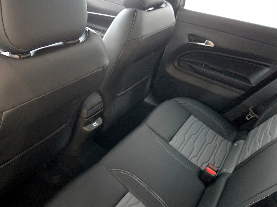 JEEP Avenger 4xe Hybrid 619 Upland 1.2 145cv 4xe Mhev Ibrida km0 - 16