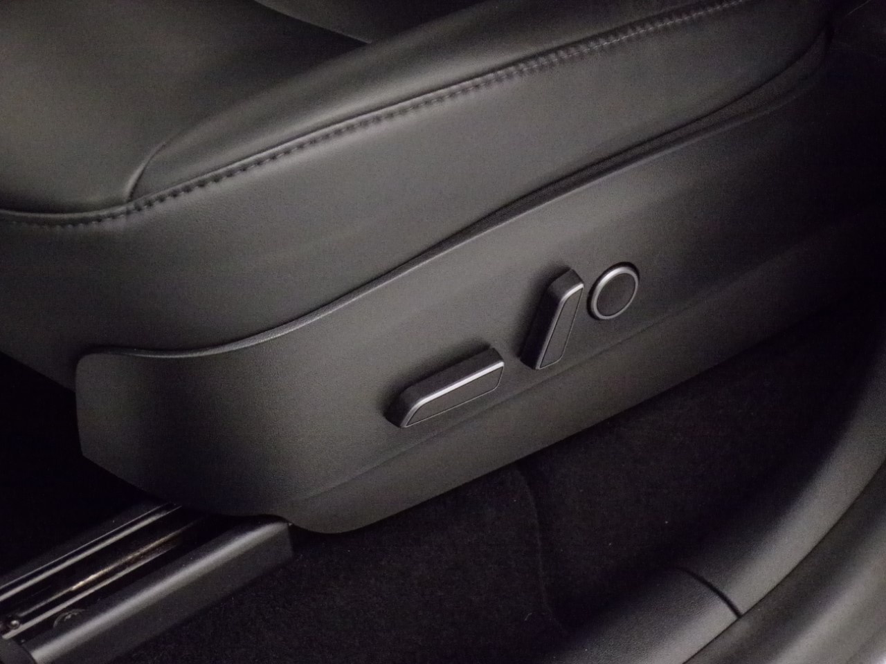 Tesla Model Y Model Y Dual Motor Long Range AWD - 15