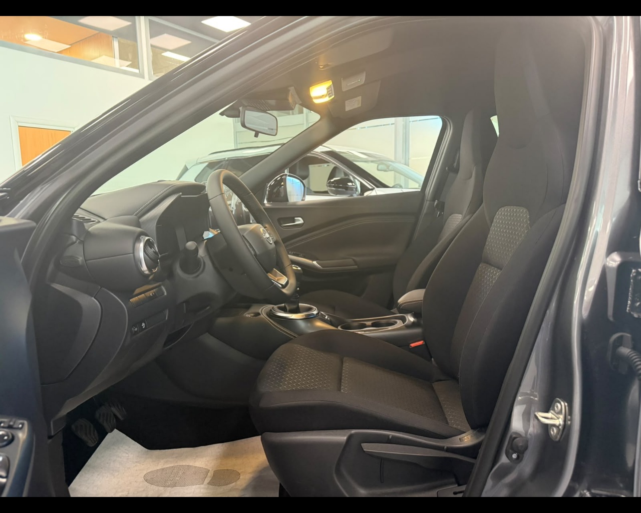 Foto NISSAN JUKE N-CONNECTA MT