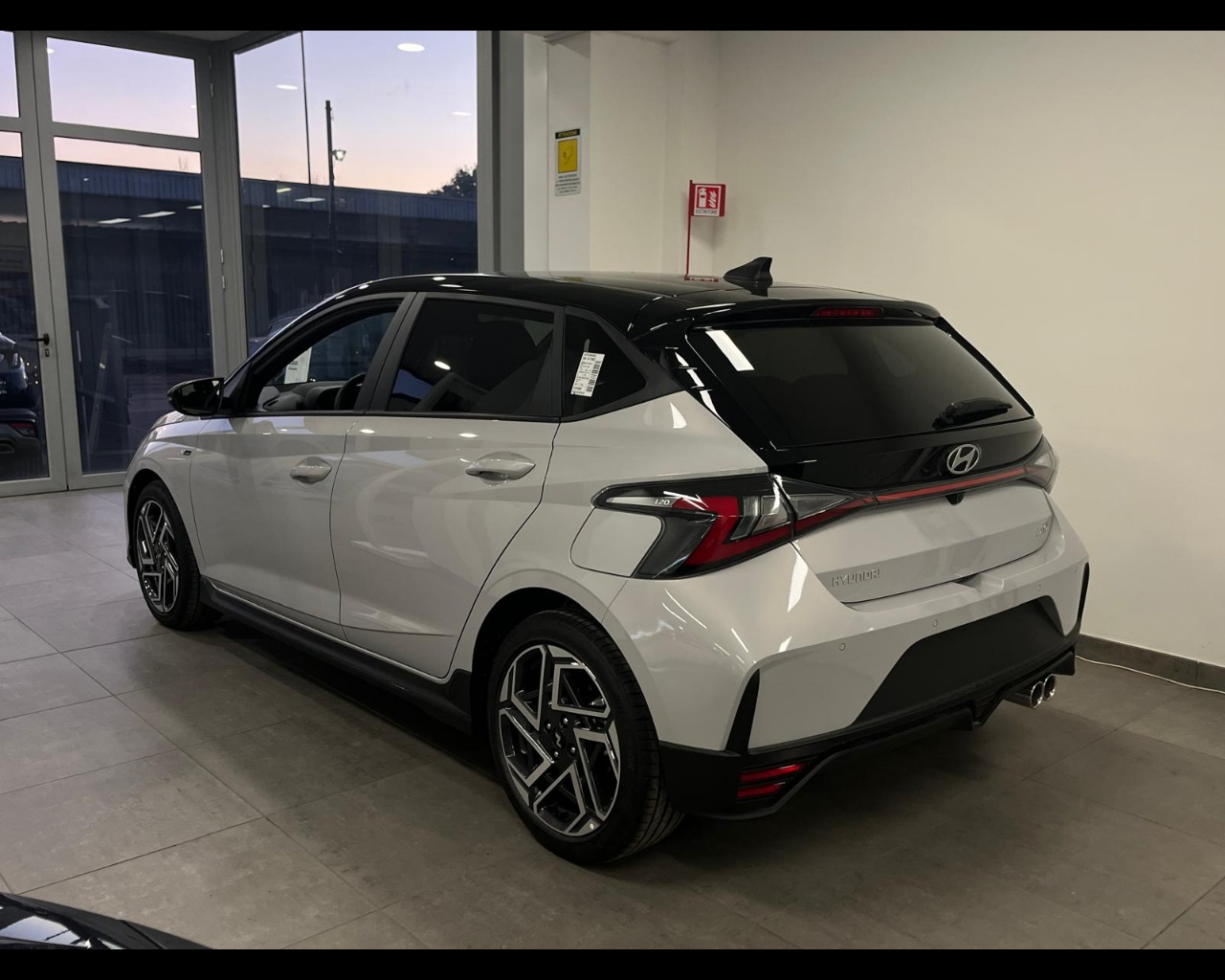 Foto HYUNDAI I20 PE MY25 1.0T DCT NLINE CARBON