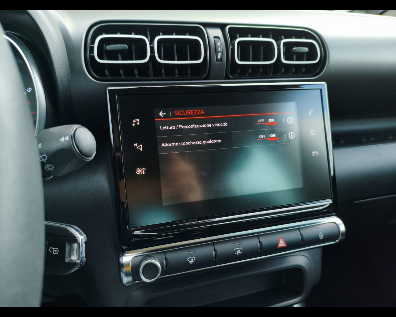 Foto CITROEN C3 Aircross 1.2 puretech Shine s&s 110cv