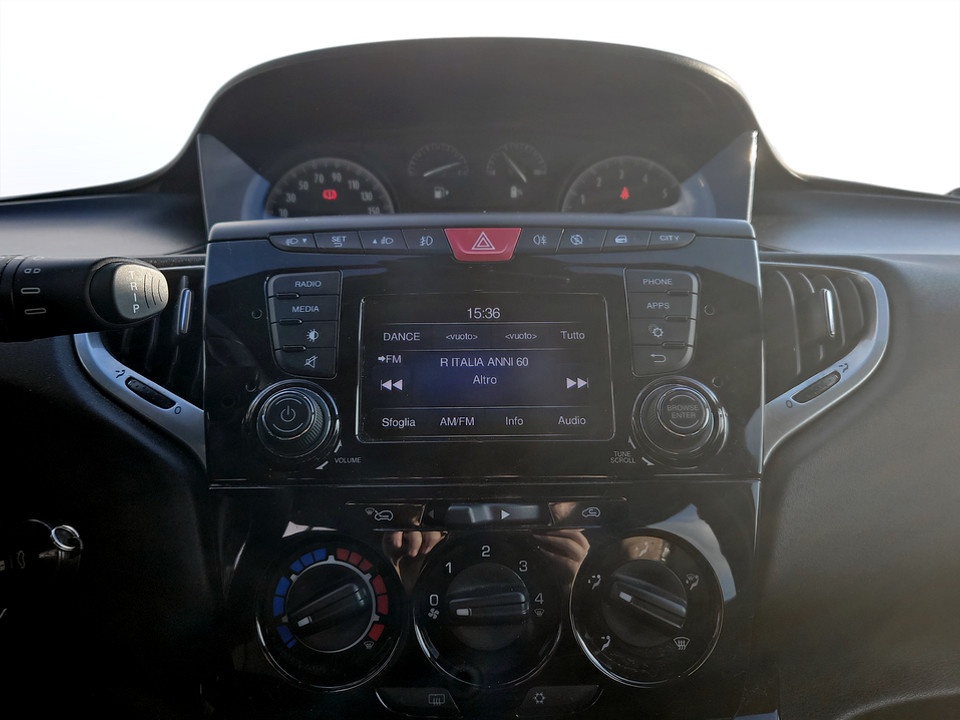 LANCIA Ypsilon 1.0 firefly hybrid Gold s&s 70cv Ibrido benzina Usato - 9