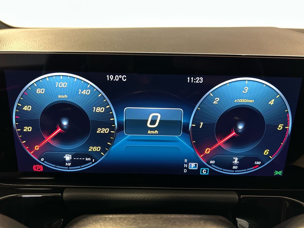 Mercedes GLA GLA 180 D Premium 8G-DCT - 13