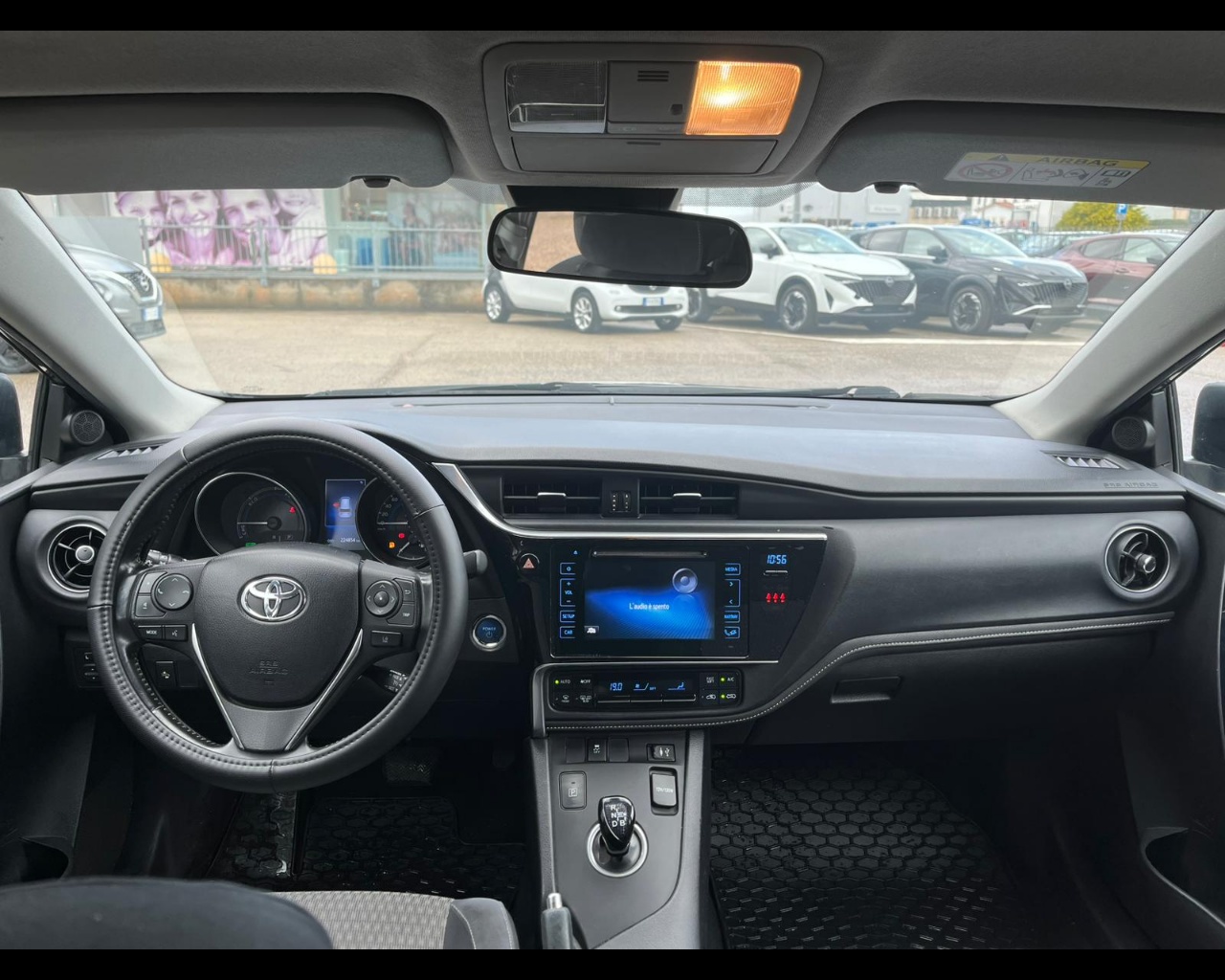 Foto TOYOTA Auris Touring Sports 1.8h Style cvt