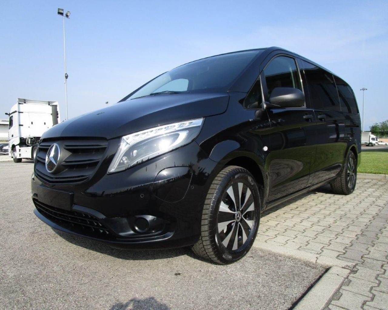 Mercedes eVito eVito Tourer Pro Long - 1