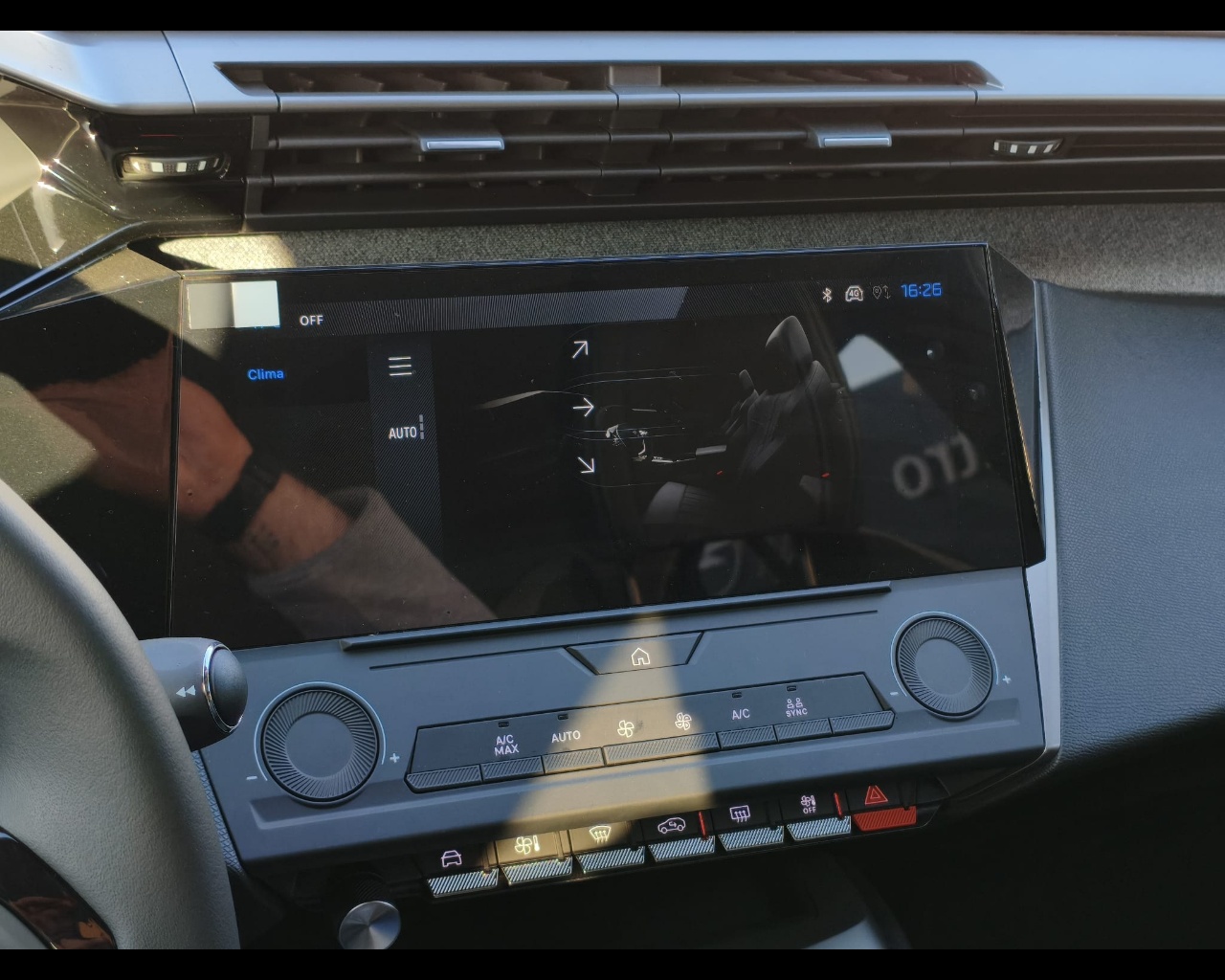 Foto PEUGEOT 408 1.2 hybrid Allure 136cv e-dsc6