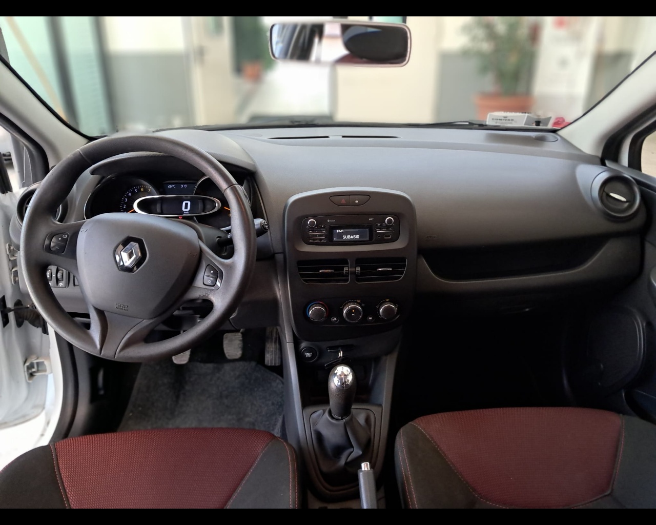 Foto RENAULT Clio 5p 1.2 Wave 75cv