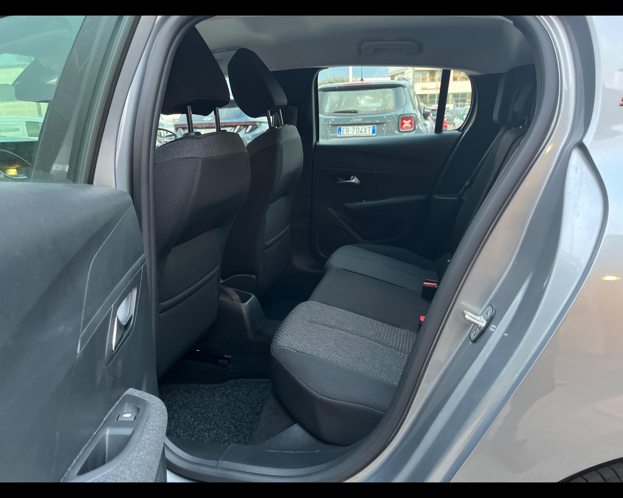 Foto PEUGEOT 208 1.2 hybrid Style 100cv e-dcs 6