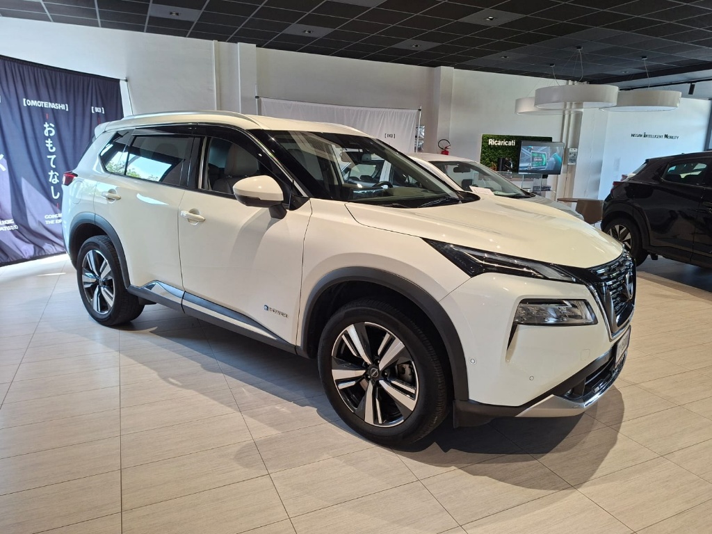 Nissan  '2023