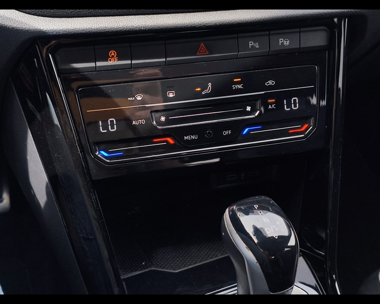 Foto VOLKSWAGEN T-Roc 1.5 tsi R-Line dsg
