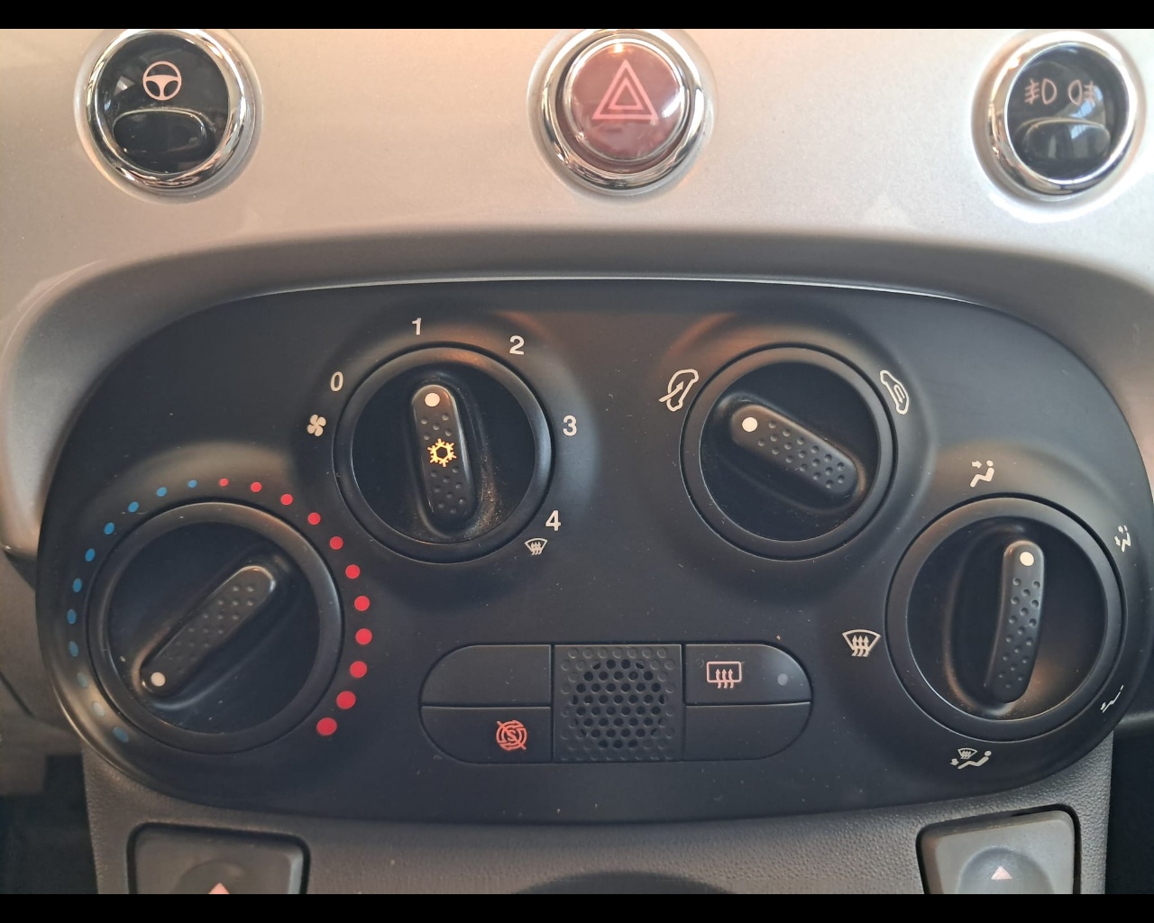 Foto FIAT 500 1.2 Lounge 69cv