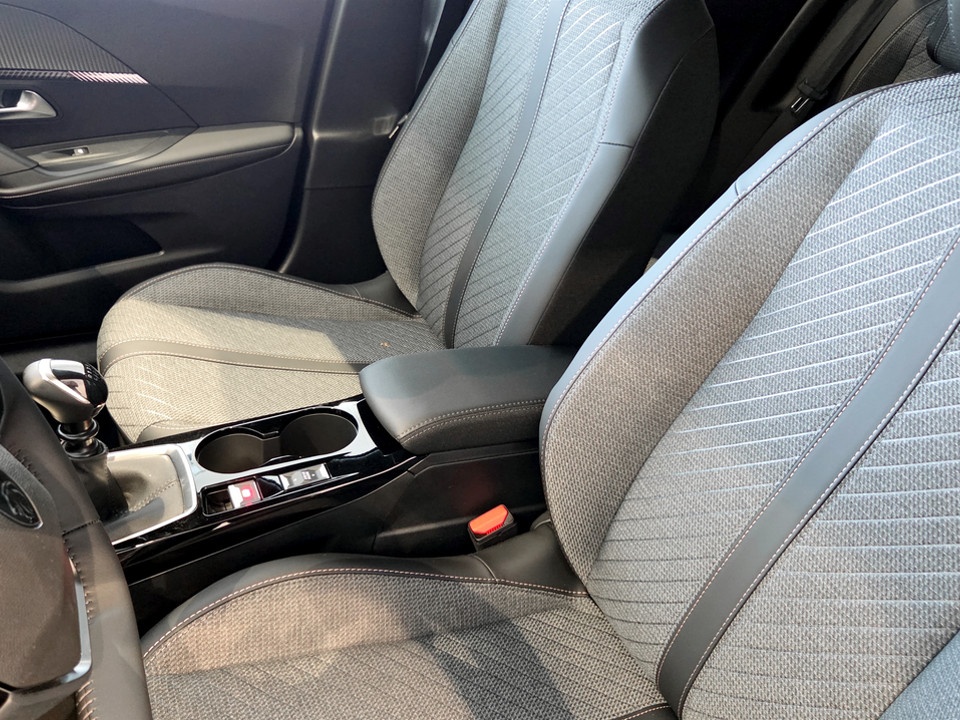 PEUGEOT 2008 Allure PureTech 100 S&S Benzina km0 - 6