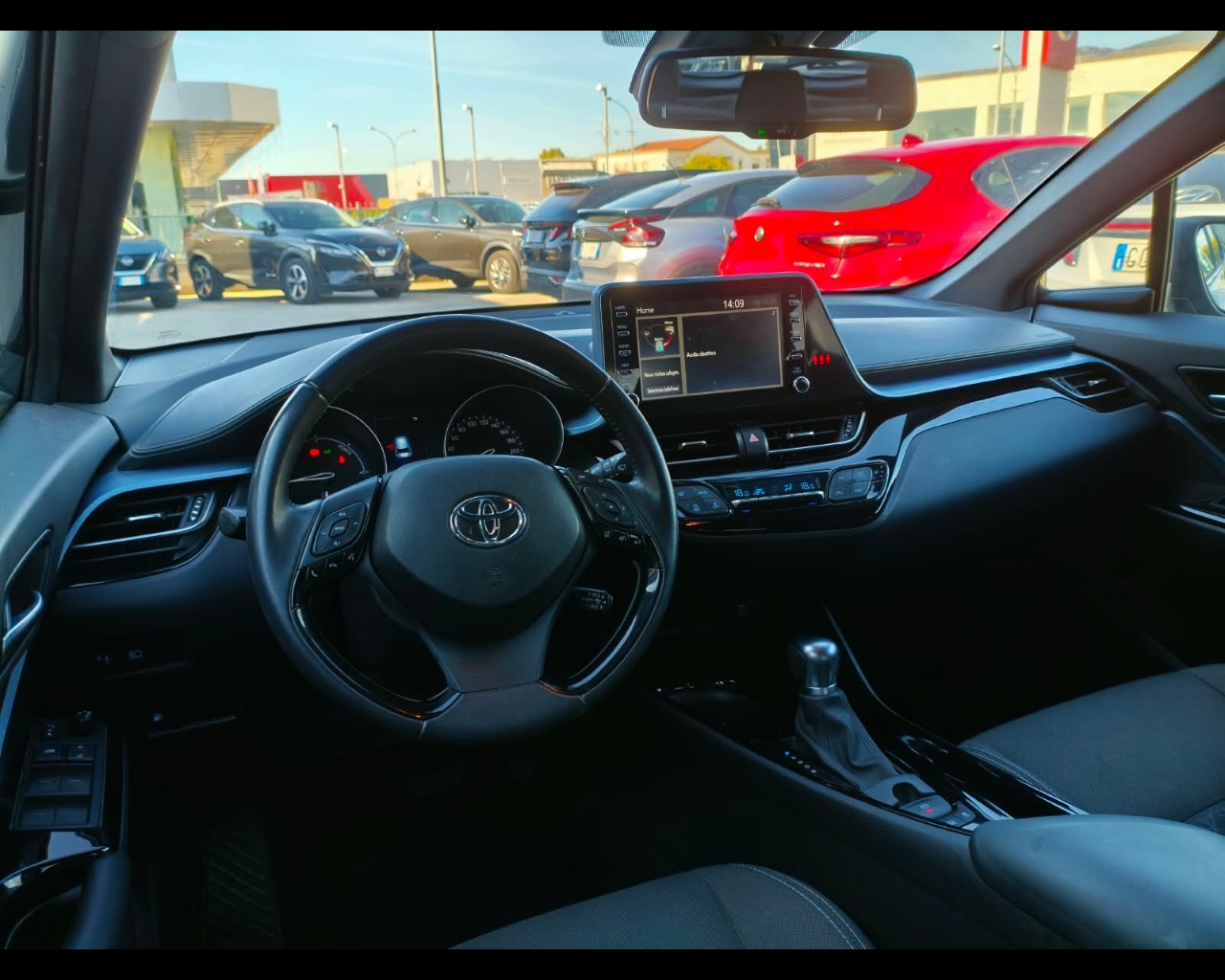 Foto TOYOTA C-HR 1.8h Trend e-cvt