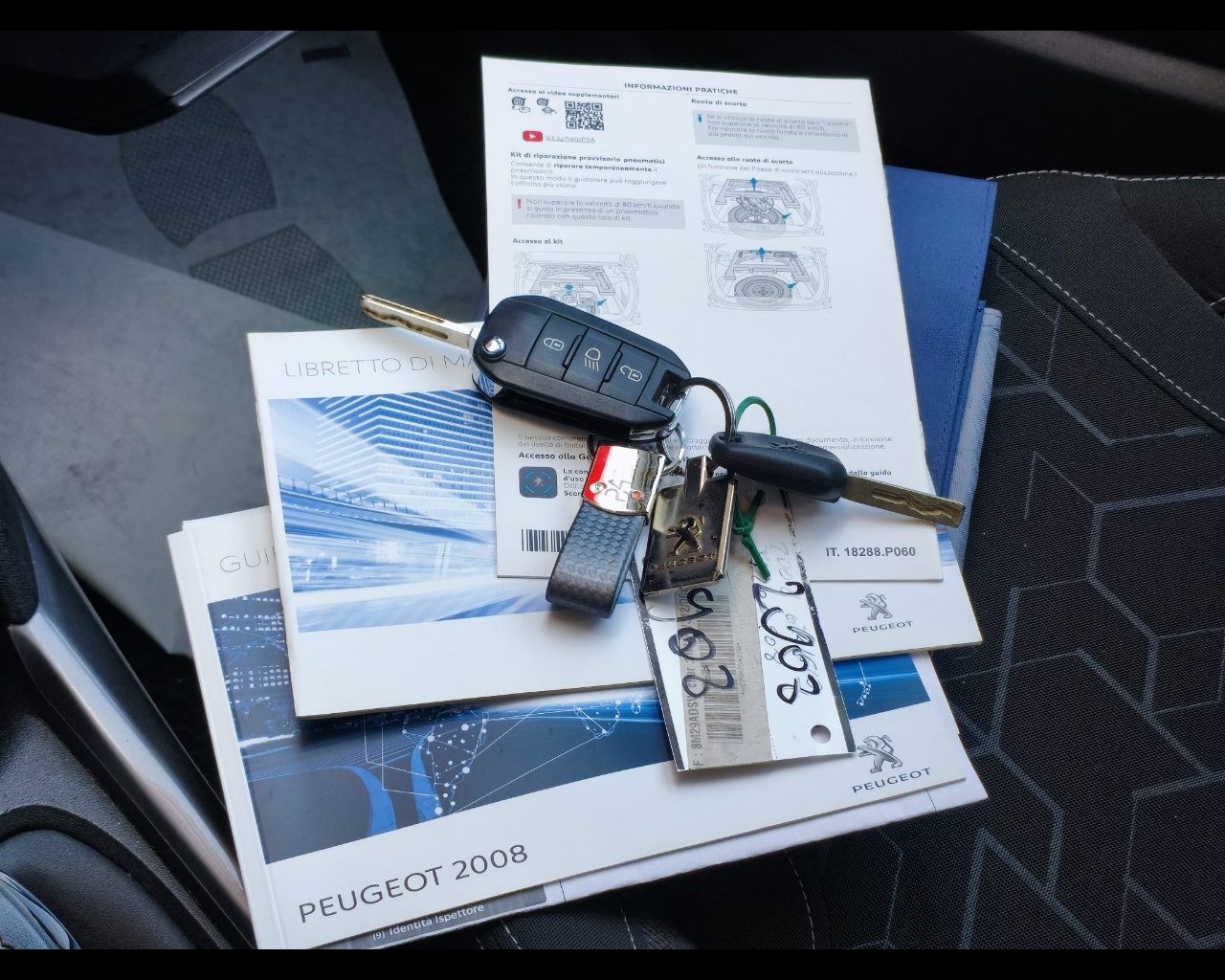 Foto PEUGEOT 2008 1.2 puretech Active s&s 82cv 
