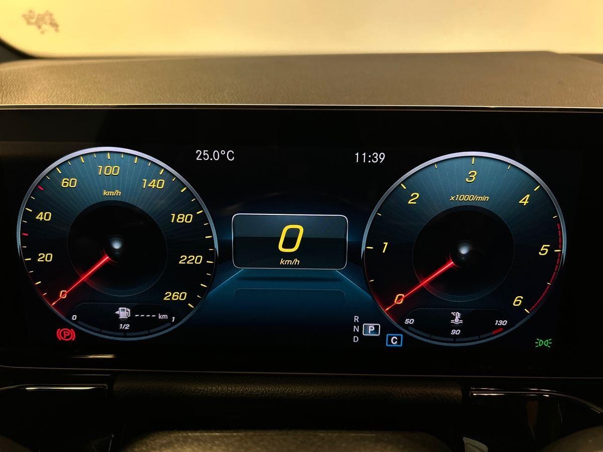 Mercedes GLA GLA 180 D Premium 8G-DCT - 13