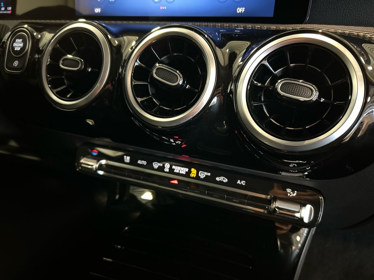 Mercedes  CLA Shooting Brake 180 D Advanced 8G-DCT - 14