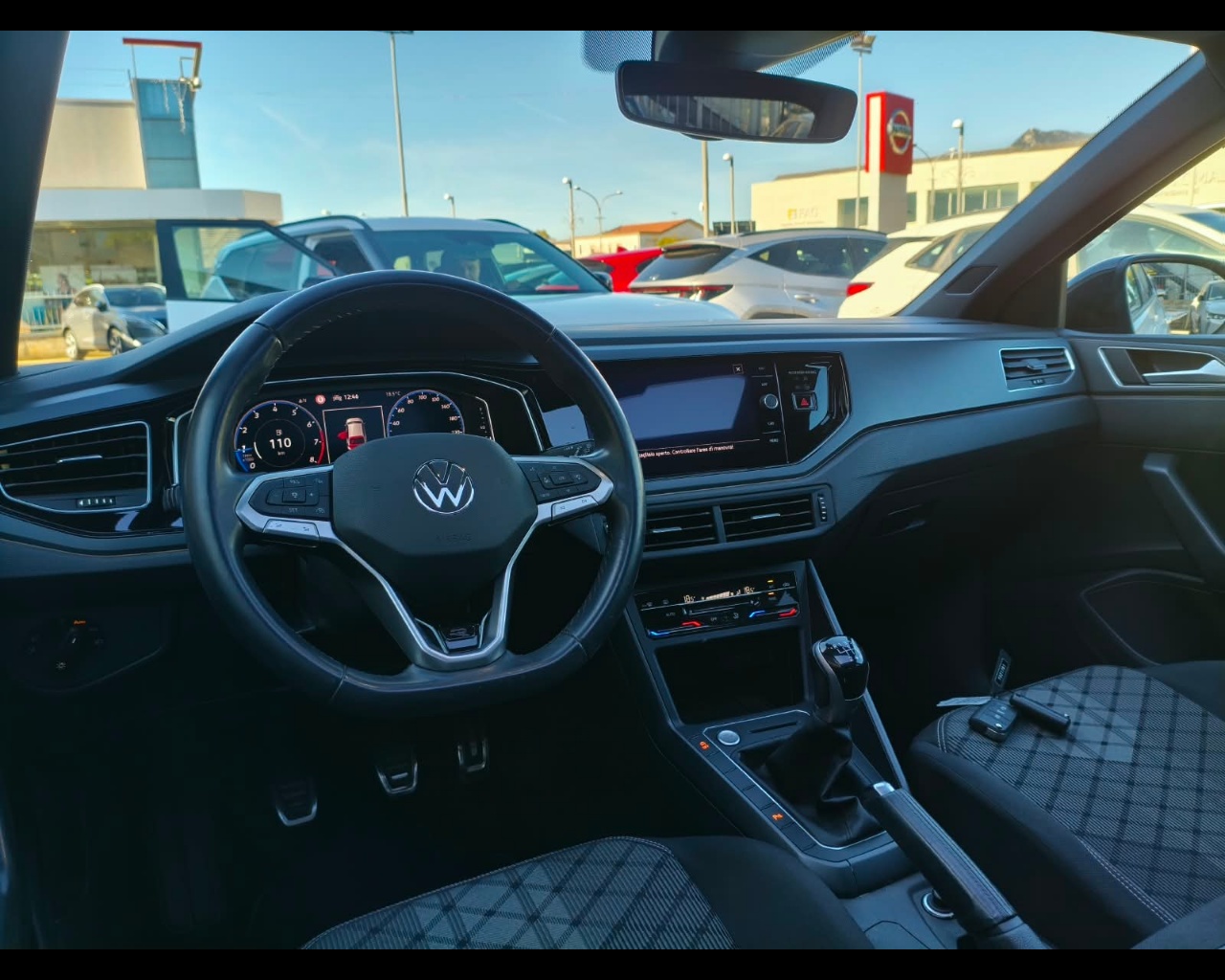 Foto VOLKSWAGEN Taigo 1.0 tsi R-Line 110cv