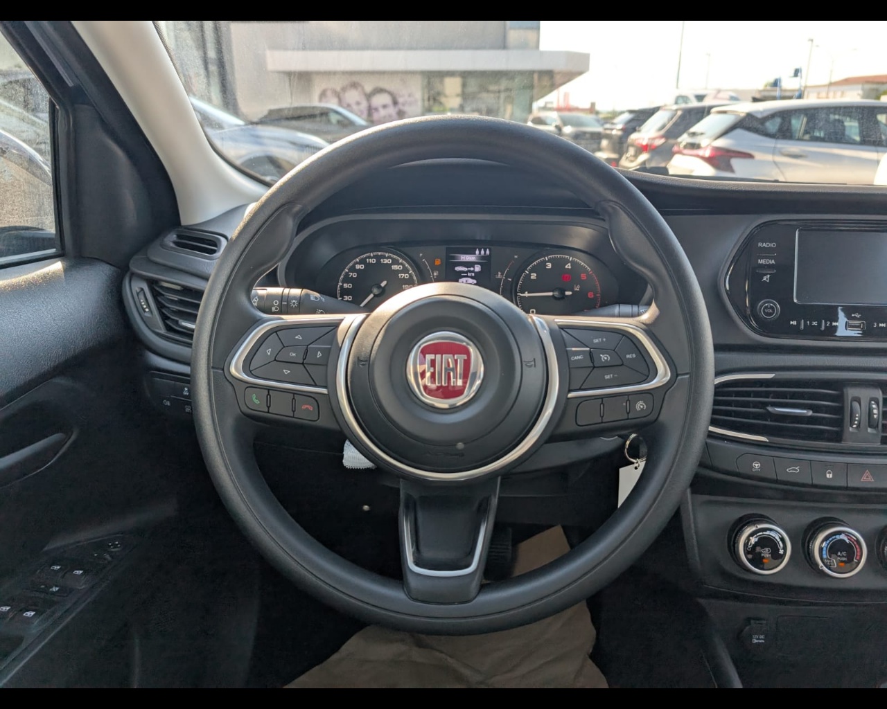 Foto FIAT TIPO SEDAN 1,6 130 CV 
