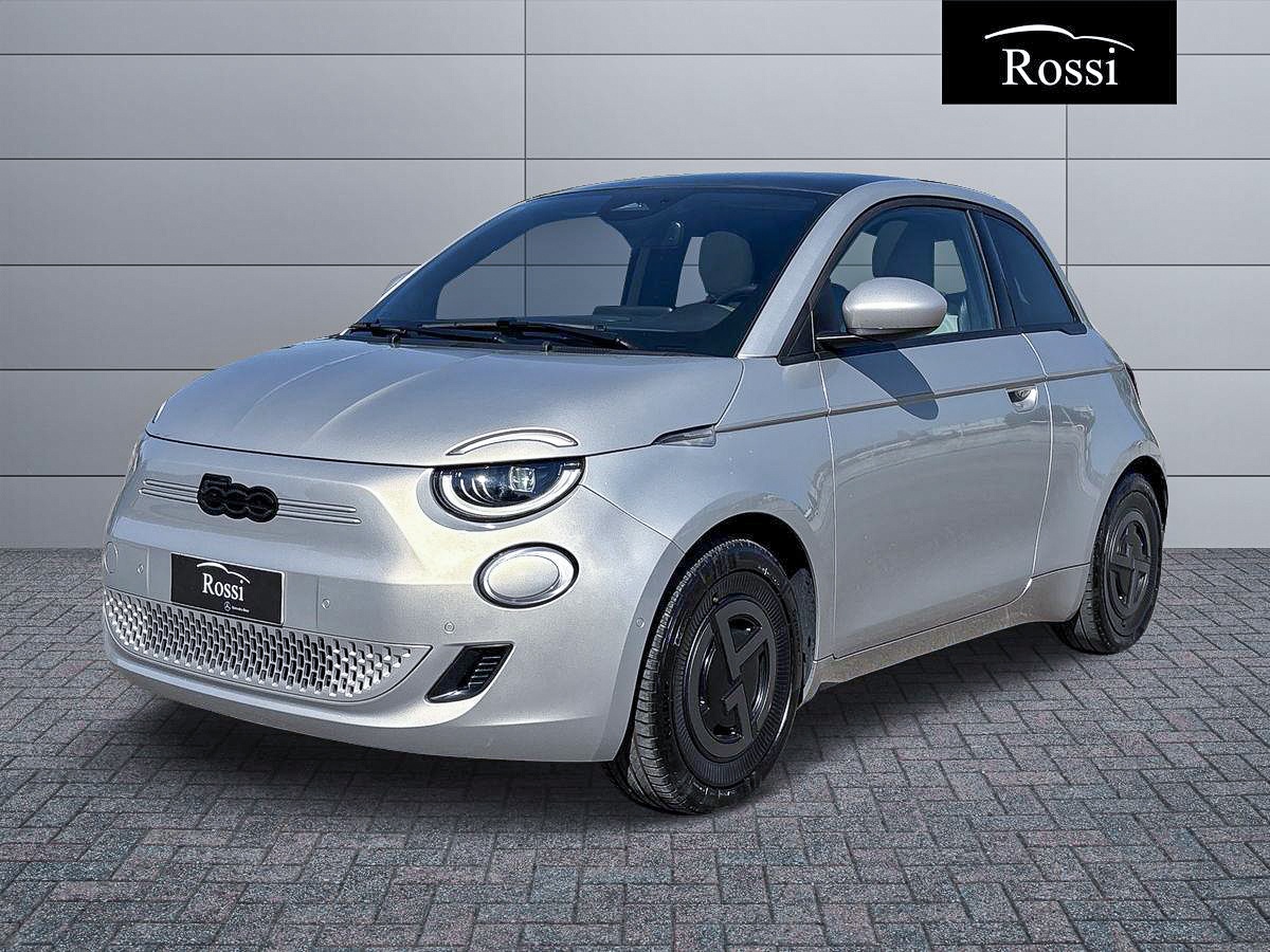 500e Hatchback My25 500e – Giorgio Armani 320 Berlina