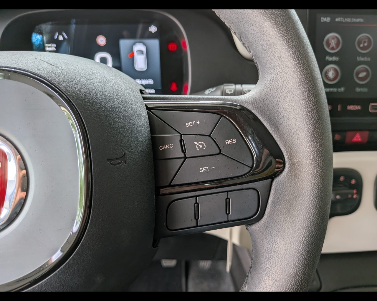 Foto FIAT Pandina Cross 1.0 firefly hybrid s&s 70cv