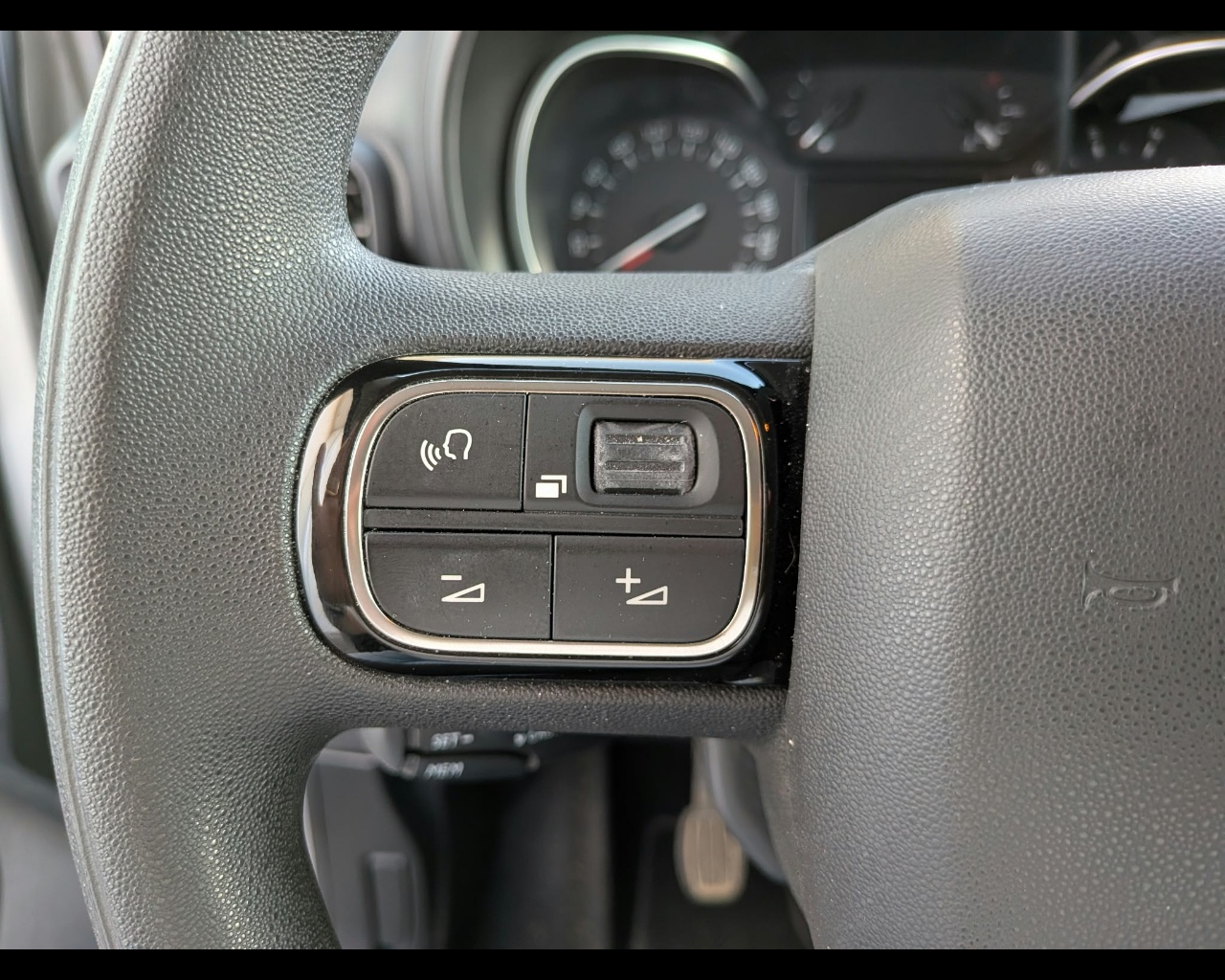 Foto CITROEN Berlingo 1.5 bluehdi M Feel s&s 100cv