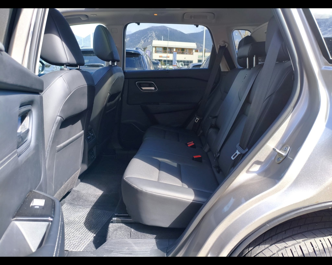 Foto NISSAN X-Trail 1.5 e-power Tekna 2wd auto