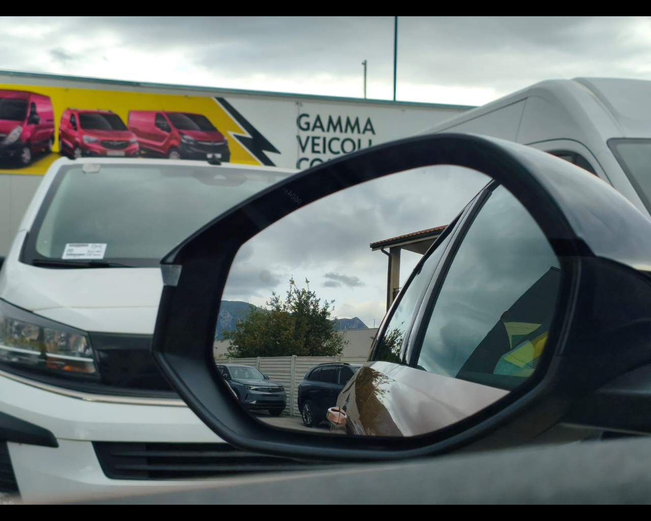 Foto OPEL Grandland 1.2 hybrid Edition 136cv e-dcs6