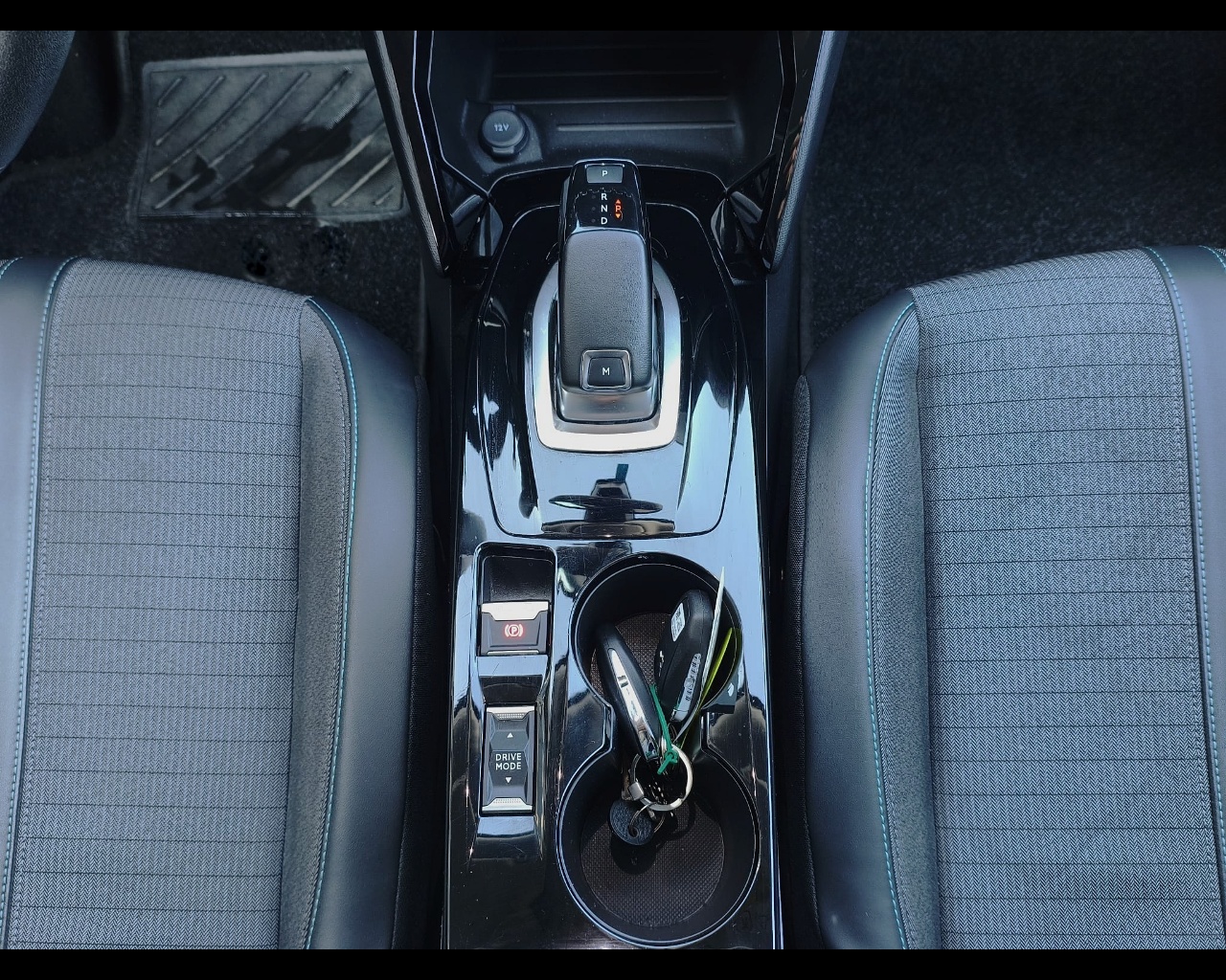 Foto PEUGEOT 2008 1.2 puretech Allure s&s 130cv eat8