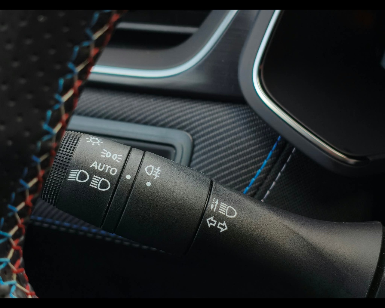 Foto RENAULT Captur 1.8 full hybrid E-Tech Esprit Alpine 160cv auto