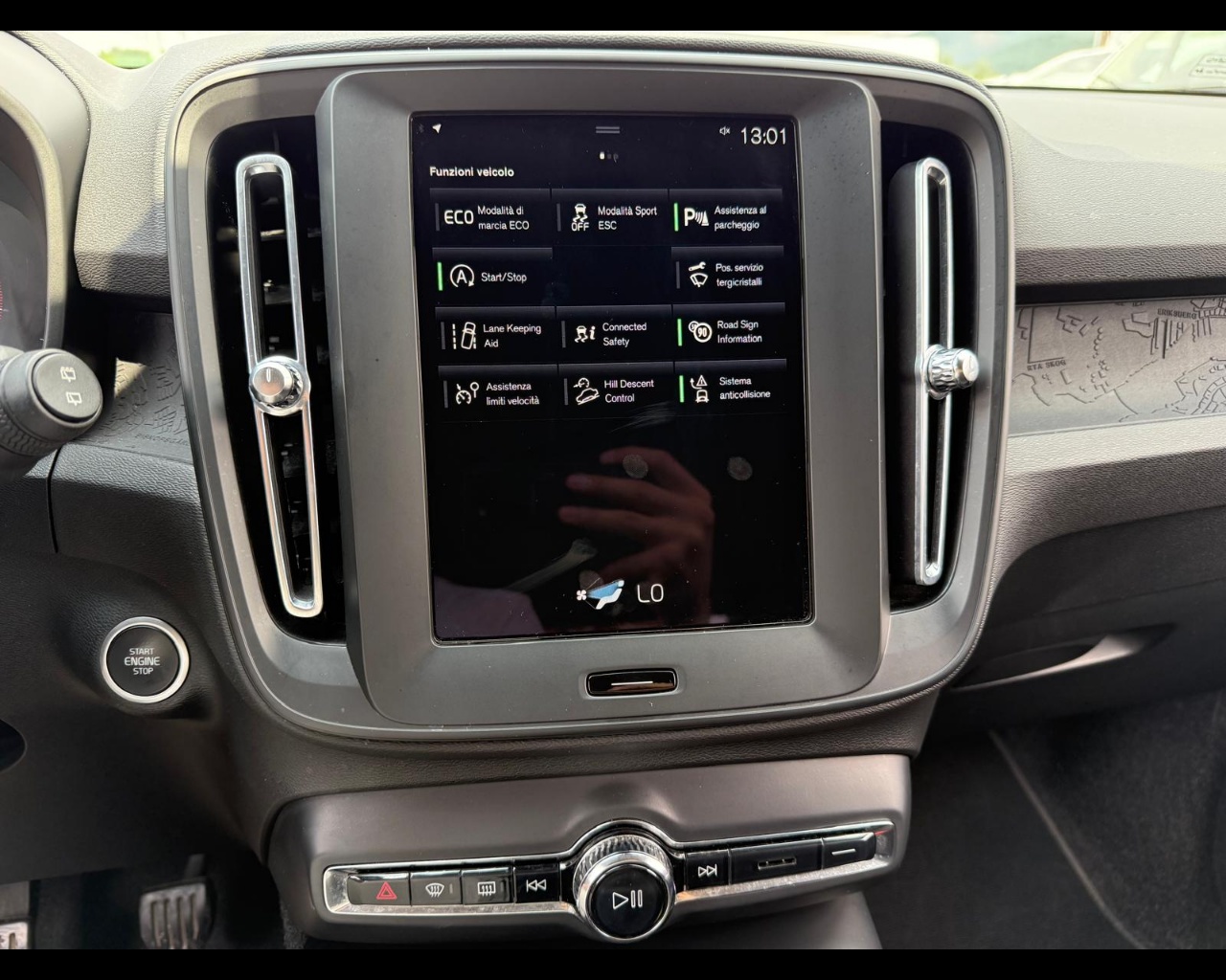 Foto VOLVO XC40 N1 1.5 T2 Momentum Core my21