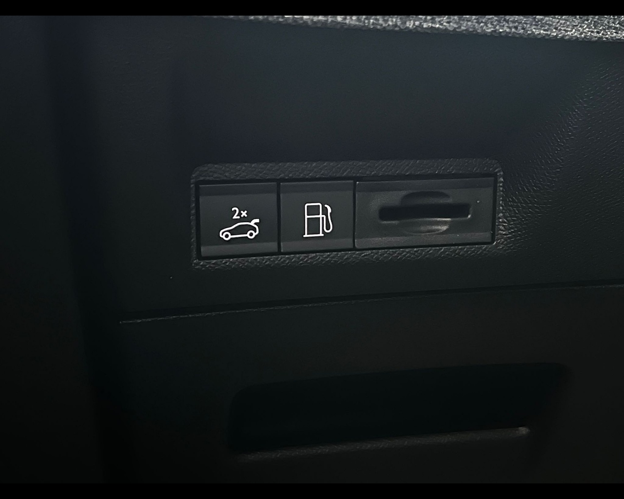 Foto PEUGEOT Nuova 3008 GT - Plug-in HYBRID 195