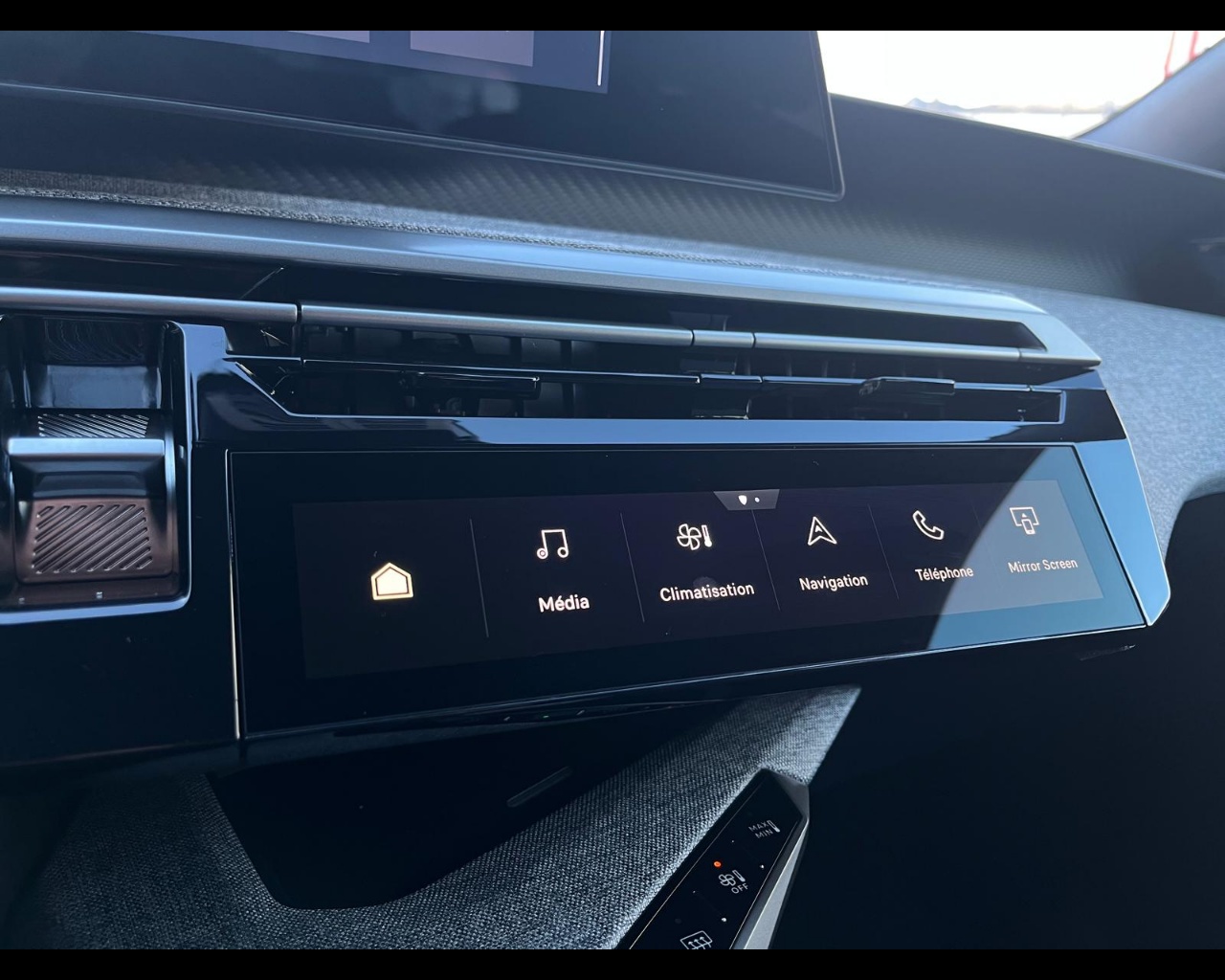 Foto PEUGEOT 5008 1.2 hybrid Allure 136cv e-dcs6