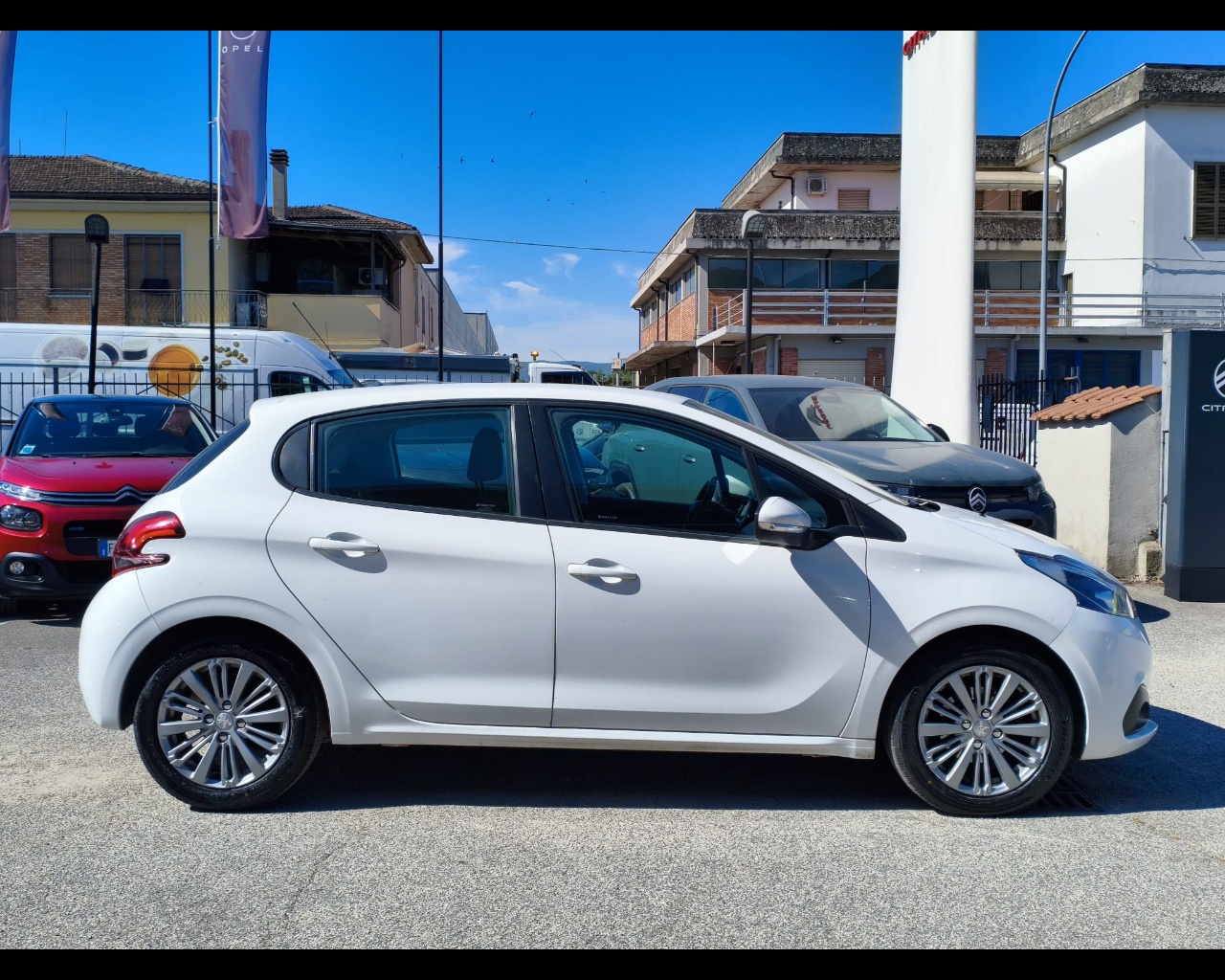 Foto PEUGEOT 208 5p 1.2 puretech Active 82cv